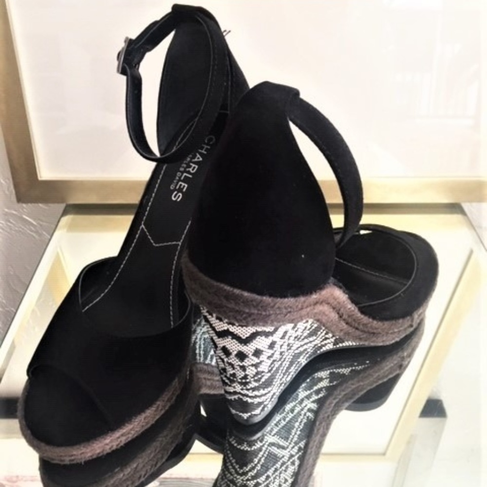 Charles David Black & White Print Wedge